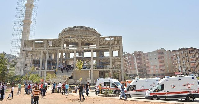 Mardin&#039;de cami inşaatı çöktü, 5 yaralı