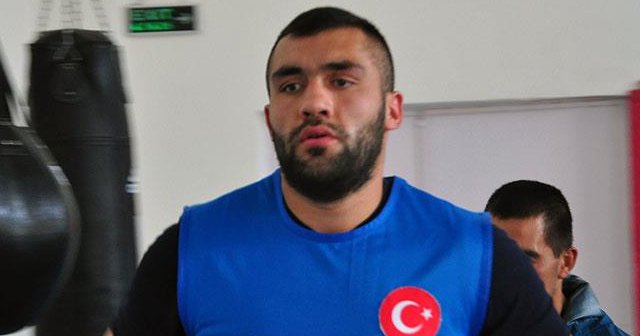 Milli boksör Ali Eren Demirezen olimpiyatlara veda etti