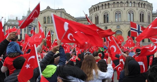 Norveç'te Türkler darbe ve teröre karşı yürüdü