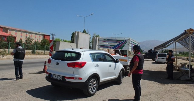 Öldürülen kadın teröristin boynunda Haç kolyesi