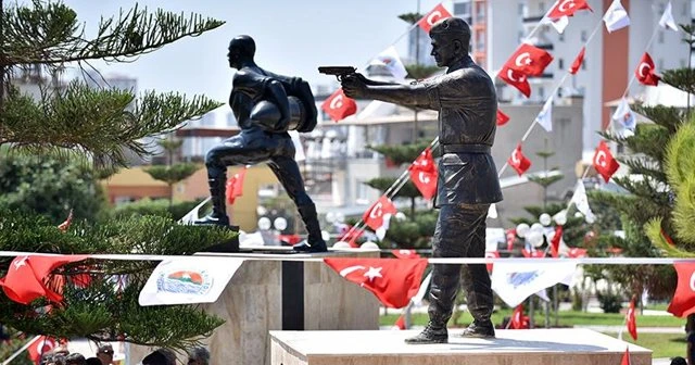 Ömer Halisdemir'in heykeli açıldı