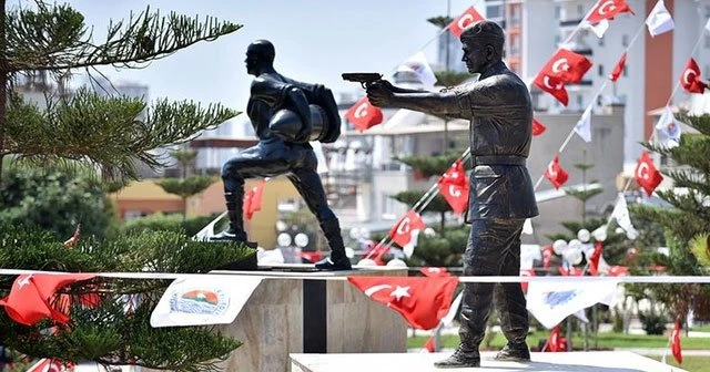 Ömer Halisdemir'in heykeli açıldı