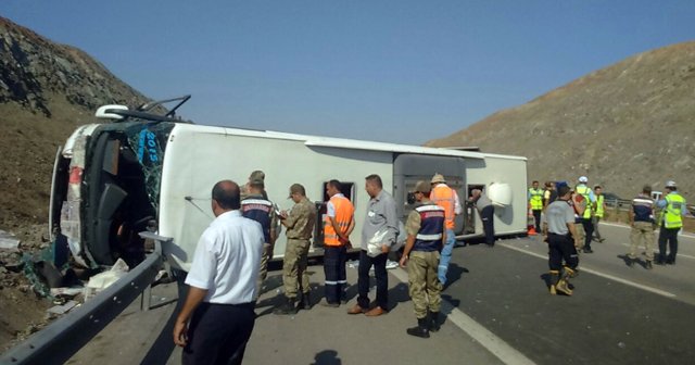 Otobüs devrildi, 4 ölü, çok sayıda yaralı