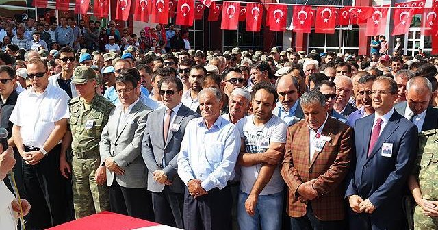 Şehit Piyade Uzman Çavuş Torunoğlu&#039;nun cenazesi toprağa verildi