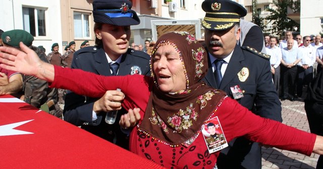 Şehit polis memuru için tören düzenlendi