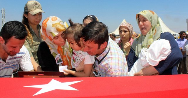 Şehit Uzman Çavuş Kara, gözyaşlarıyla toprağa verildi