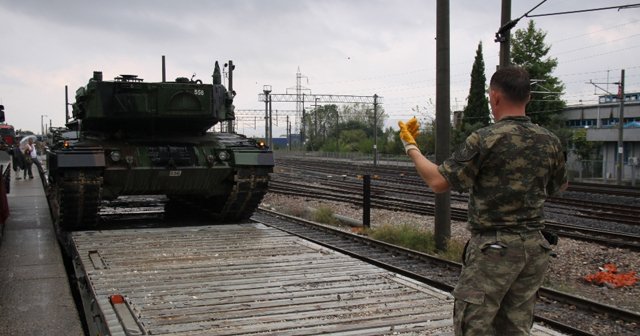 Sınıra tank sevkıyatı devam ediyor