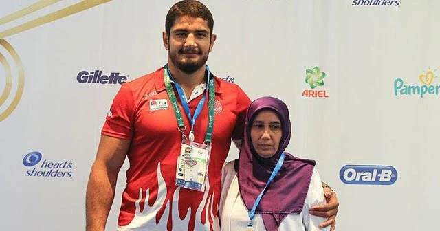 Taha Akgül'e anne morali