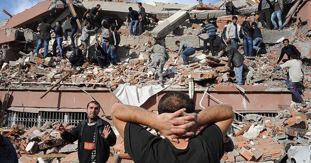 Van depreminde toplanan paraları FETÖ&#039;ye aktarmışlar