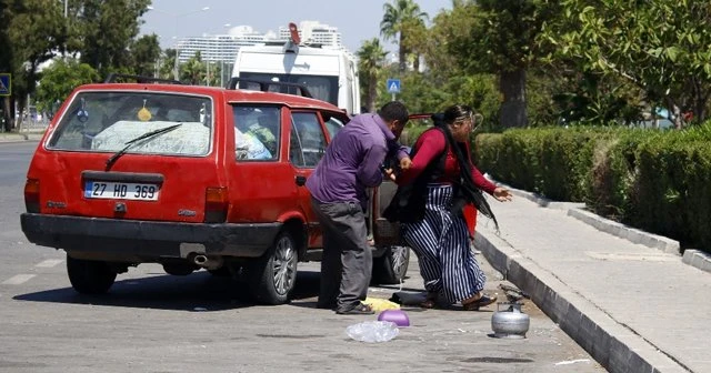 Yol ortasında kadına şiddet