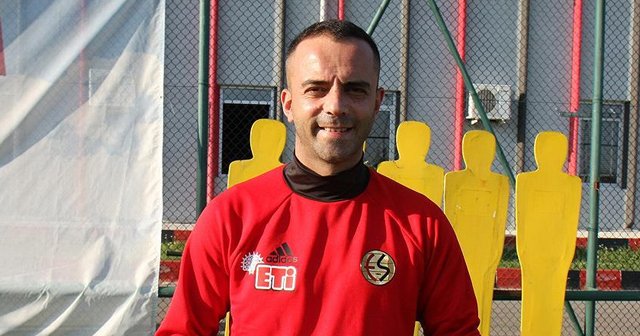 'Nöbetçi golcü' futbolu Eskişehirspor'da bırakmak istiyor