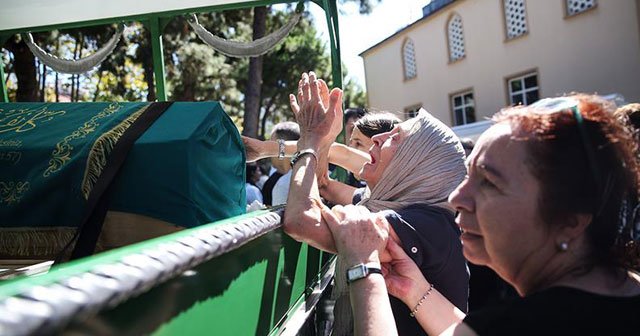 ABD&#039;de öldürülen Doç. Dr. Darcan toprağa verildi