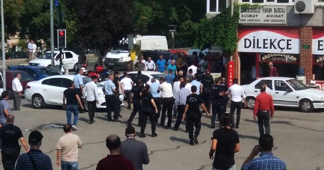 Adliyede kavga, polis havaya ateş açtı