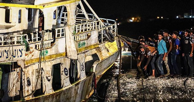 Akdeniz'de batan göçmen teknesi su yüzeyine çıkarıldı