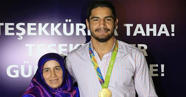 Akgül, 'Çok çalışarak bu başarıyı elde etti'