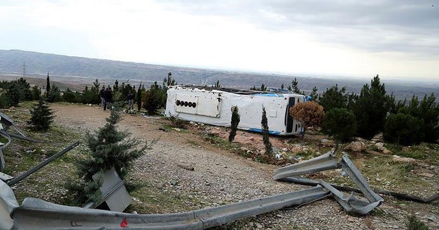 Arnavutluk&#039;ta trafik kazası, 28 yaralı