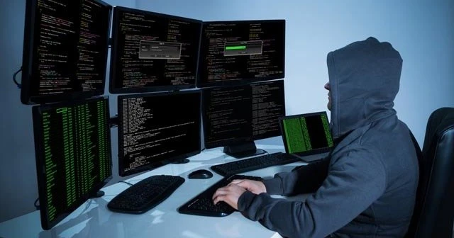 Azeriler Ermenistan'ı hackledi