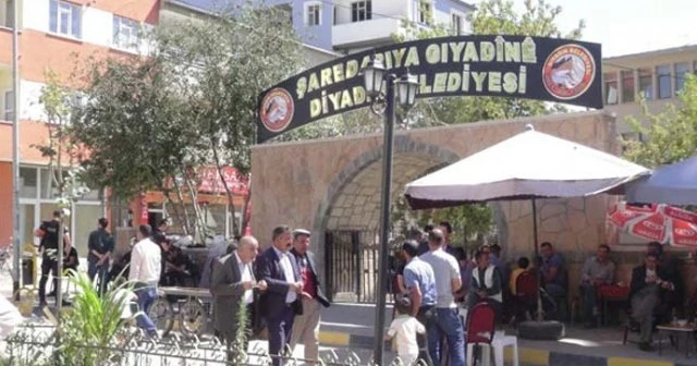 Bakan Soylu'nun talimatıyla Kürtçe tabela yerine kondu