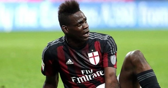 Balotelli'den son gün imzası