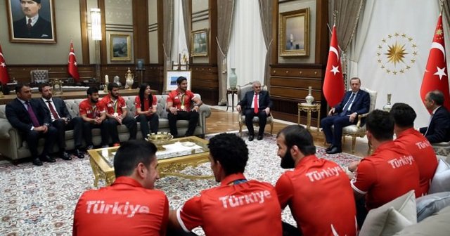 Beştepe&#039;de Erdoğan&#039;ın sürpriz konukları