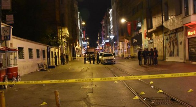 Beyoğlu&#039;nda silahlı kavga: 3 yaralı