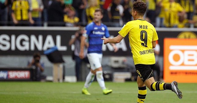 Bundesliga'da 20 Türk asıllı futbolcu boy gösteriyor