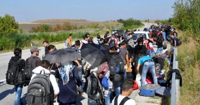 Cerablus'a kafileler halinde göç başladı