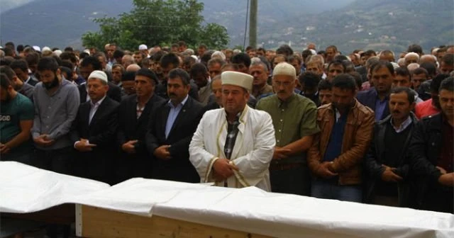 Denizde boğulan 3 kardeş toprağa verildi