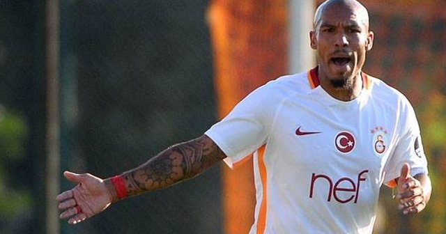 Galatasaray'ın yeni transferi Jong, derbide oynamayacak