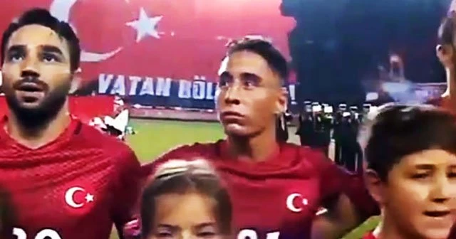 Emre Mor'dan 'İstiklal Marşı' özrü!