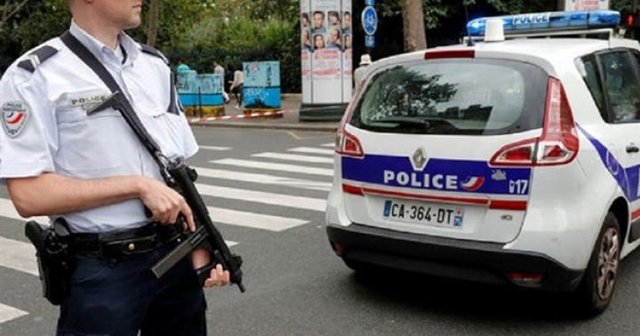 Fransa&#039;da başörtülü kadın başından vuruldu