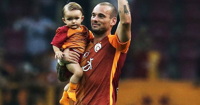 Galatasaray&#039;dan sürpriz Sneijder kararı