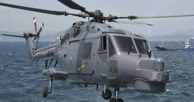 Güney Kore&#039;de askeri helikopter denize çakıldı