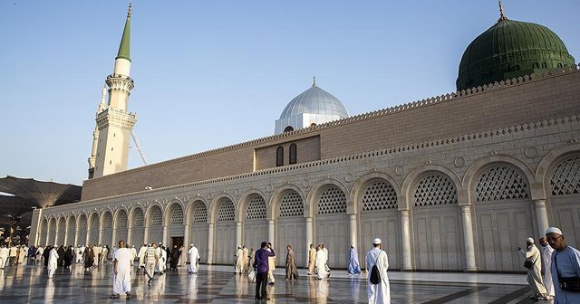 Hacılar Medine&#039;deki kutlu mekanları ziyaret ediyor