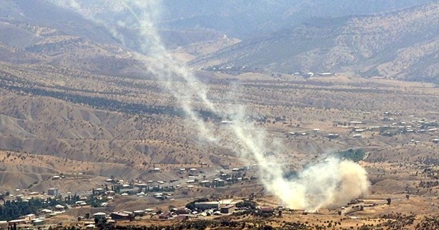 Hakkari&#039;de fırtına obüsleri PKK hedeflerini vurdu