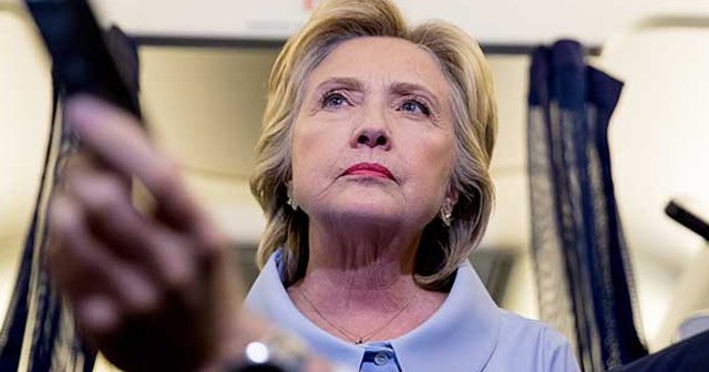 Hillary Clinton hastaneye kaldırıldı