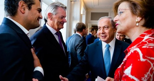 Hollandalı Türk vekil Netanyahu&#039;nun elini sıkmadı