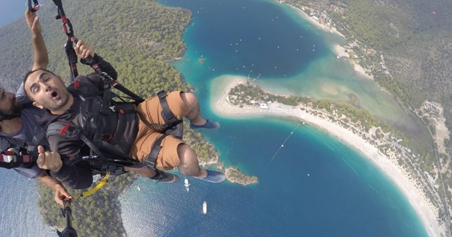 İlk defa paraşütle atlayan tatilcinin korkusu