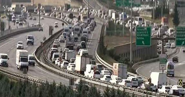 İstanbul&#039;da trafik kabusu başladı