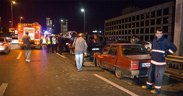 İstanbul&#039;da trafik kazaları, 3 yaralı