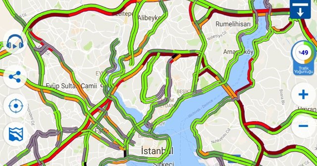 İstanbul okulun ilk gününe trafikle başladı