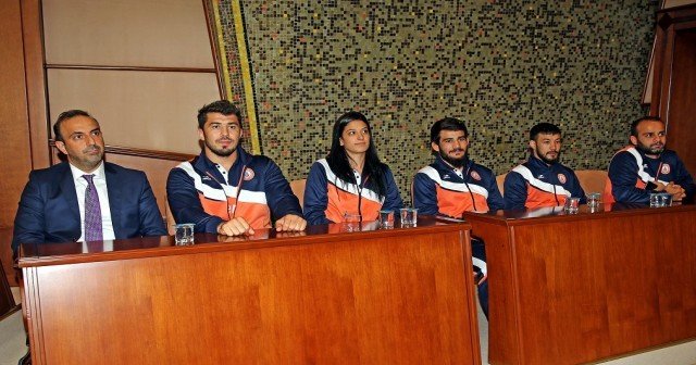 Madalyalı sporculardan İBB Meclisi&#039;ne ziyaret