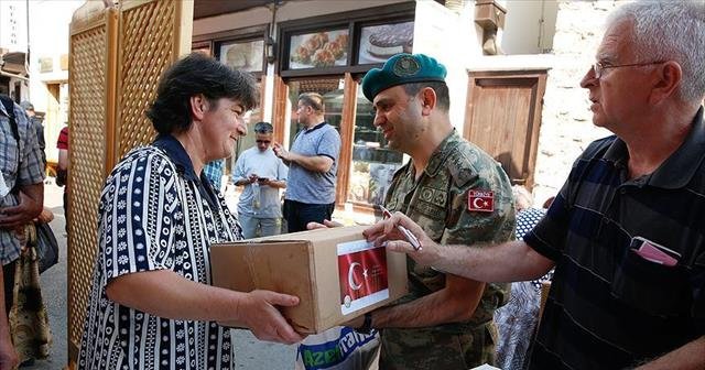 Mehmetçik Saraybosna&#039;da kurban eti dağıttı