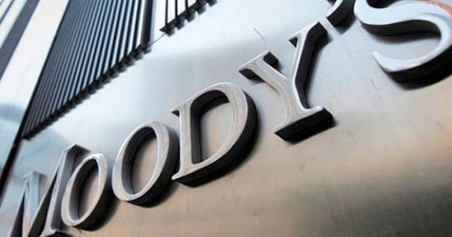 Moody&#039;s 14 bankanın notunu düşürdü