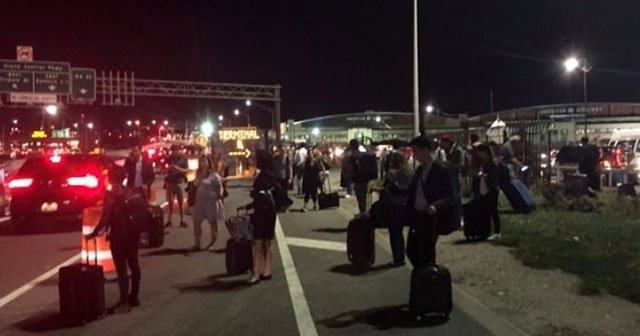New York&#039;taki LaGuardia havalimanında bomba paniği