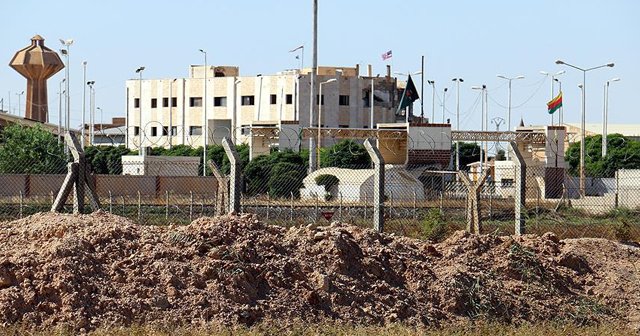 PYD &#039;karargahı&#039;na asılan ABD bayraklarından 3&#039;ü indirildi