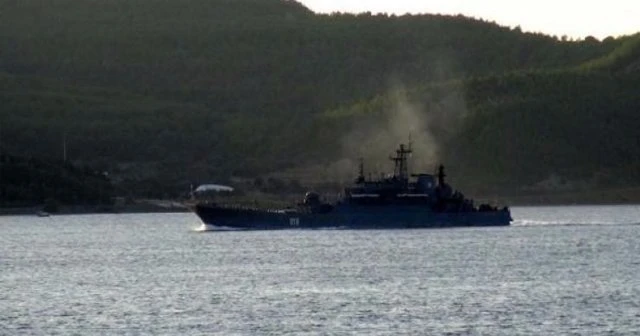 Rus savaş gemisi Ege'ye açıldı