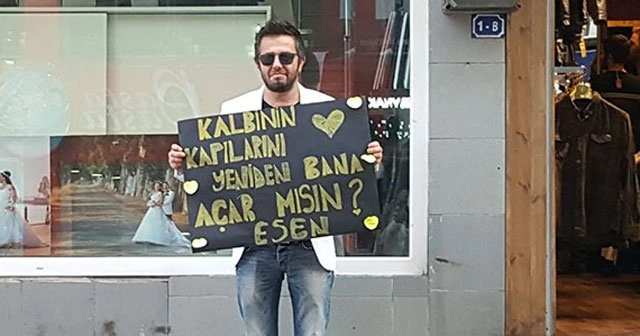 Saatlerce kapının önünde eşinden özür diledi
