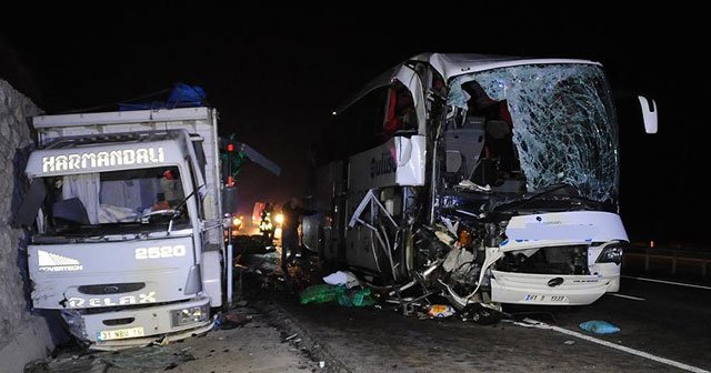 Samsun&#039;da trafik kazası, 1 ölü, 39 yaralı