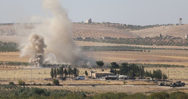 Savaş uçakları DAEŞ&#039;in elindeki bölgeleri bombalıyor